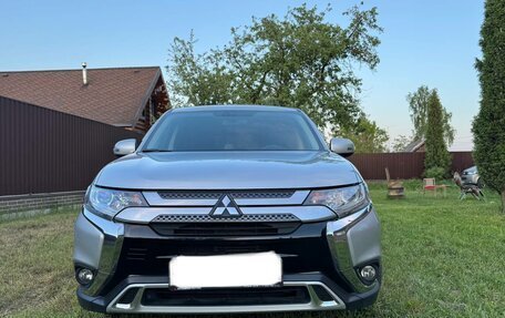 Mitsubishi Outlander III рестайлинг 3, 2018 год, 2 395 000 рублей, 1 фотография