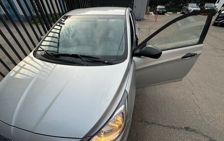 Hyundai Solaris II рестайлинг, 2011 год, 869 000 рублей, 1 фотография