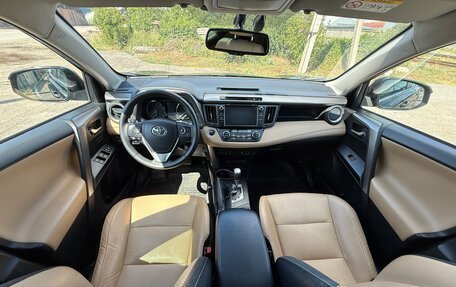 Toyota RAV4, 2017 год, 2 430 000 рублей, 8 фотография