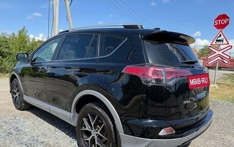 Toyota RAV4, 2017 год, 2 430 000 рублей, 6 фотография