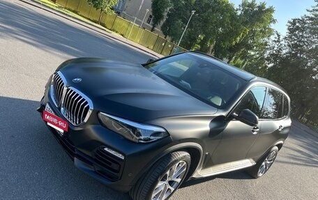 BMW X5, 2019 год, 5 600 000 рублей, 2 фотография