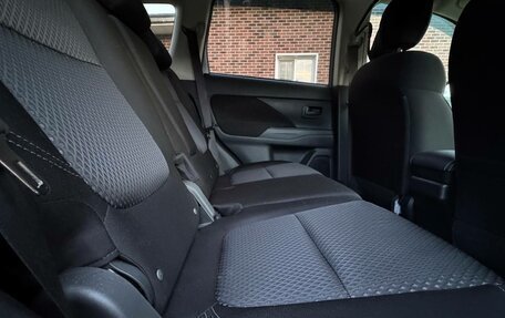 Mitsubishi Outlander III рестайлинг 3, 2018 год, 2 395 000 рублей, 4 фотография