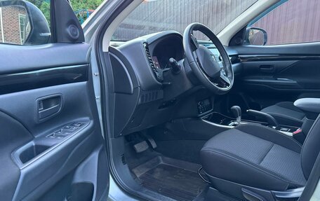 Mitsubishi Outlander III рестайлинг 3, 2018 год, 2 395 000 рублей, 5 фотография