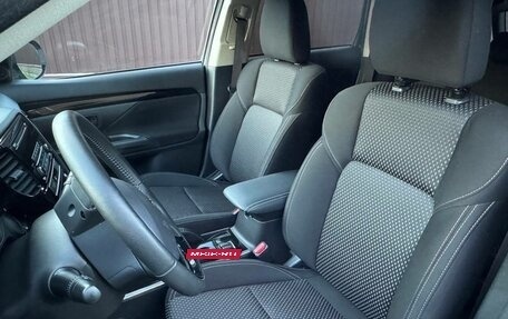 Mitsubishi Outlander III рестайлинг 3, 2018 год, 2 395 000 рублей, 11 фотография
