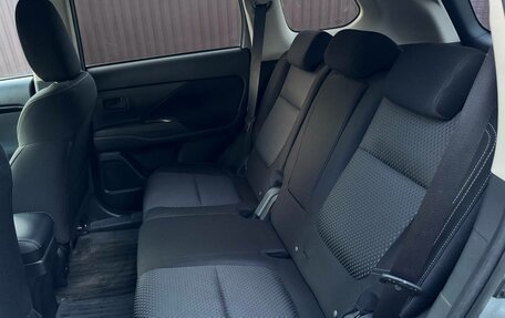 Mitsubishi Outlander III рестайлинг 3, 2018 год, 2 395 000 рублей, 25 фотография