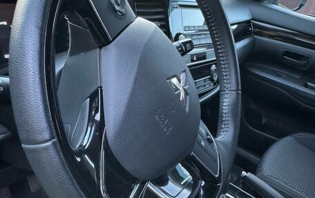 Mitsubishi Outlander III рестайлинг 3, 2018 год, 2 395 000 рублей, 23 фотография