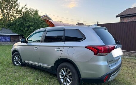 Mitsubishi Outlander III рестайлинг 3, 2018 год, 2 395 000 рублей, 28 фотография