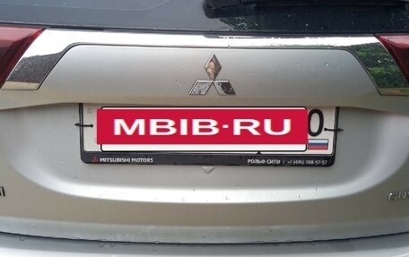 Mitsubishi Outlander III рестайлинг 3, 2018 год, 2 395 000 рублей, 20 фотография