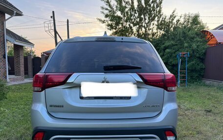 Mitsubishi Outlander III рестайлинг 3, 2018 год, 2 395 000 рублей, 30 фотография