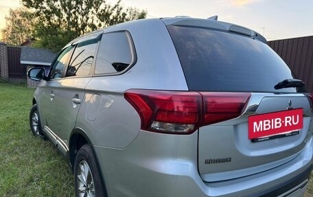 Mitsubishi Outlander III рестайлинг 3, 2018 год, 2 395 000 рублей, 32 фотография