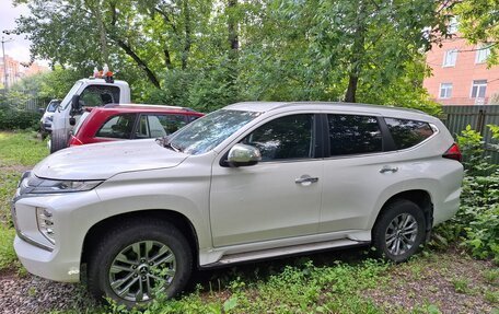 Mitsubishi Pajero Sport III рестайлинг, 2021 год, 5 000 000 рублей, 3 фотография