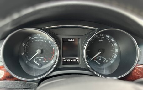 Skoda Superb III рестайлинг, 2011 год, 1 300 000 рублей, 13 фотография