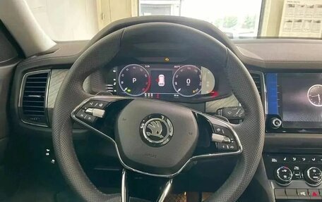 Skoda Kodiaq I, 2025 год, 4 750 000 рублей, 10 фотография