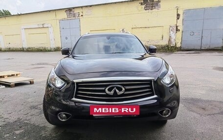 Infiniti QX70, 2015 год, 2 550 000 рублей, 2 фотография