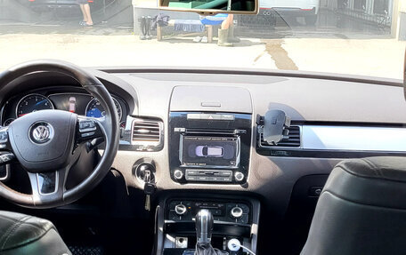 Volkswagen Touareg III, 2011 год, 1 950 000 рублей, 12 фотография