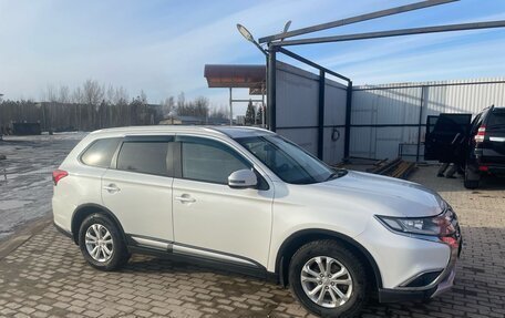Mitsubishi Outlander III рестайлинг 3, 2016 год, 2 000 000 рублей, 2 фотография
