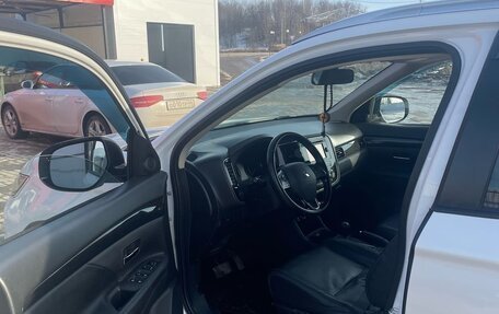 Mitsubishi Outlander III рестайлинг 3, 2016 год, 2 000 000 рублей, 7 фотография