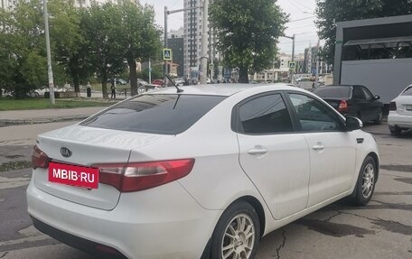KIA Rio III рестайлинг, 2014 год, 985 900 рублей, 6 фотография