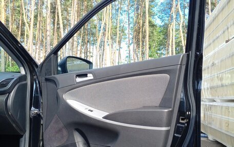 Hyundai Solaris II рестайлинг, 2012 год, 585 000 рублей, 24 фотография