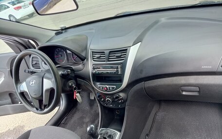 Hyundai Solaris II рестайлинг, 2012 год, 585 000 рублей, 19 фотография