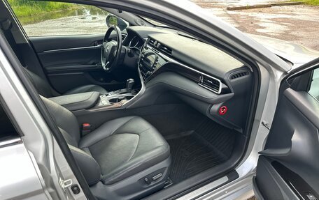 Toyota Camry, 2018 год, 2 860 000 рублей, 8 фотография