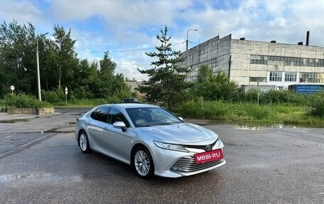 Toyota Camry, 2018 год, 2 860 000 рублей, 2 фотография