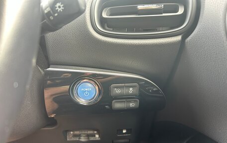 Toyota Prius IV XW50, 2018 год, 1 850 000 рублей, 8 фотография
