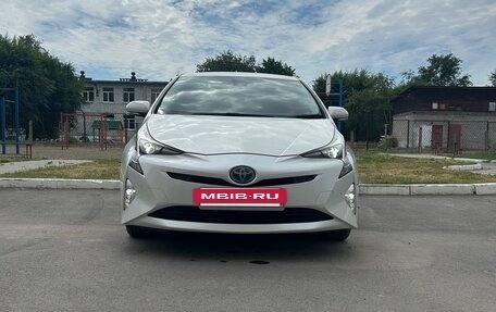 Toyota Prius IV XW50, 2018 год, 1 850 000 рублей, 3 фотография