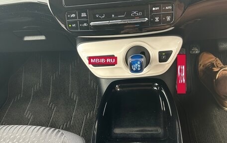 Toyota Prius IV XW50, 2018 год, 1 850 000 рублей, 9 фотография