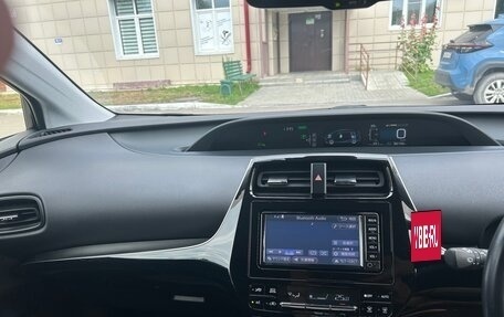 Toyota Prius IV XW50, 2018 год, 1 850 000 рублей, 11 фотография