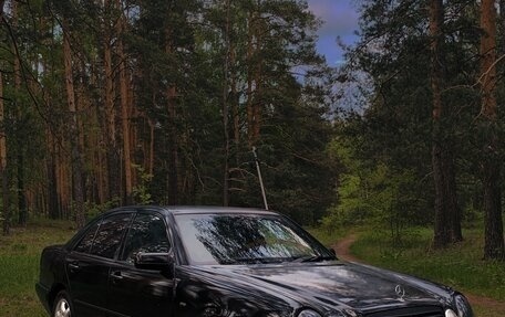 Mercedes-Benz E-Класс, 1998 год, 440 000 рублей, 1 фотография