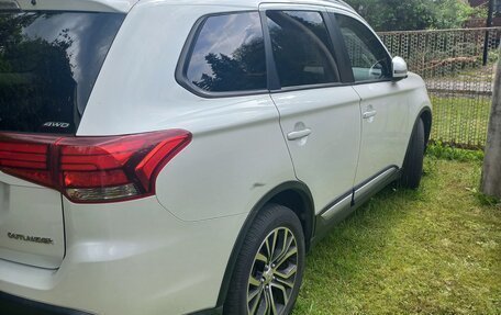 Mitsubishi Outlander III рестайлинг 3, 2015 год, 2 500 000 рублей, 4 фотография