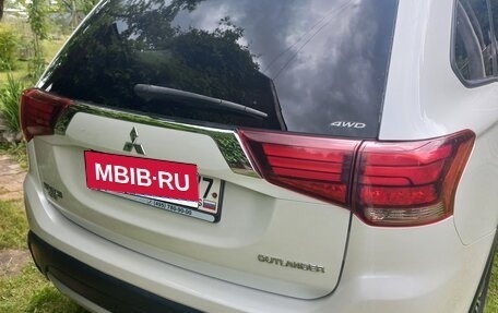 Mitsubishi Outlander III рестайлинг 3, 2015 год, 2 500 000 рублей, 5 фотография