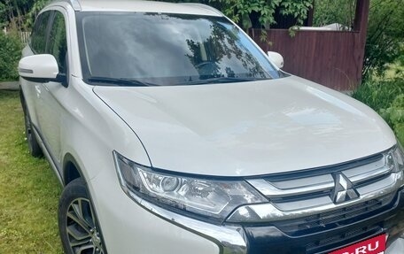 Mitsubishi Outlander III рестайлинг 3, 2015 год, 2 500 000 рублей, 2 фотография