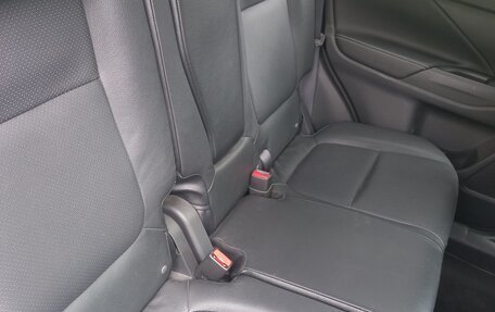 Mitsubishi Outlander III рестайлинг 3, 2015 год, 2 500 000 рублей, 15 фотография