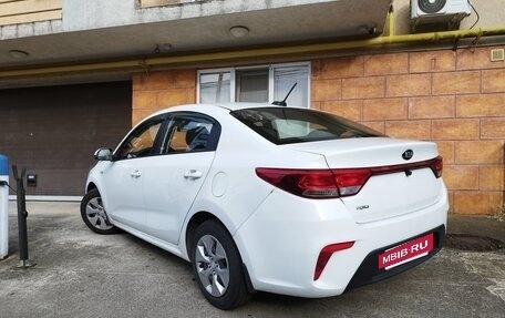 KIA Rio IV, 2018 год, 970 000 рублей, 2 фотография
