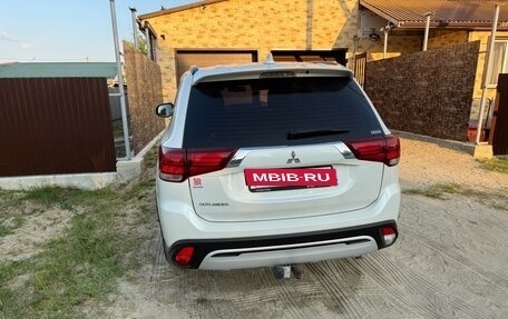 Mitsubishi Outlander III рестайлинг 3, 2021 год, 3 500 000 рублей, 4 фотография