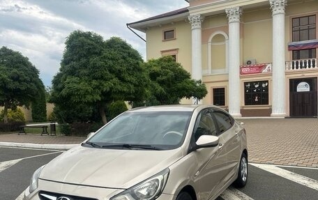 Hyundai Solaris II рестайлинг, 2011 год, 750 000 рублей, 4 фотография