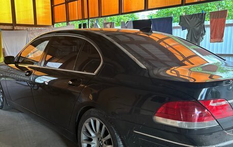 BMW 7 серия, 2006 год, 1 060 000 рублей, 18 фотография