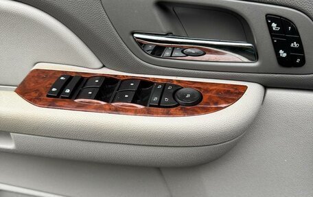 Chevrolet Suburban, 2008 год, 2 100 000 рублей, 18 фотография