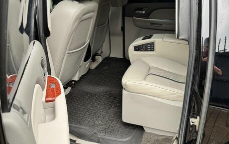 Chevrolet Suburban, 2008 год, 2 100 000 рублей, 13 фотография