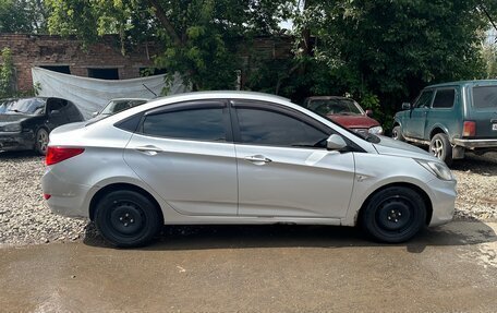 Hyundai Solaris II рестайлинг, 2012 год, 450 000 рублей, 4 фотография
