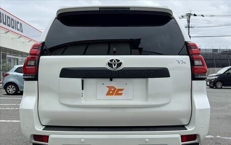 Toyota Land Cruiser Prado 150 рестайлинг 2, 2023 год, 4 655 000 рублей, 8 фотография