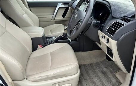 Toyota Land Cruiser Prado 150 рестайлинг 2, 2023 год, 4 655 000 рублей, 12 фотография