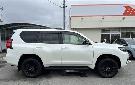 Toyota Land Cruiser Prado 150 рестайлинг 2, 2023 год, 4 655 000 рублей, 5 фотография