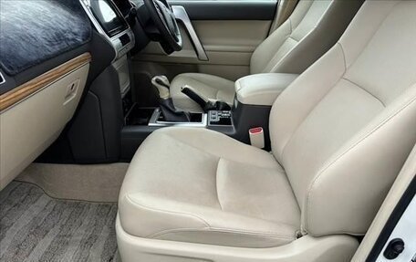 Toyota Land Cruiser Prado 150 рестайлинг 2, 2023 год, 4 655 000 рублей, 11 фотография