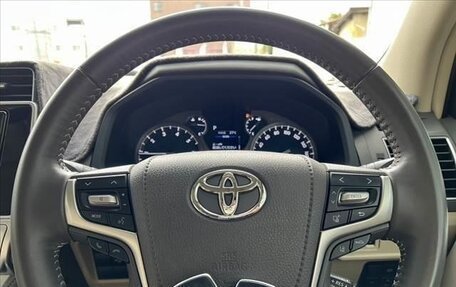 Toyota Land Cruiser Prado 150 рестайлинг 2, 2023 год, 4 655 000 рублей, 10 фотография