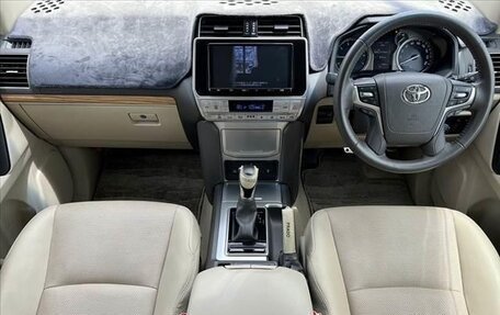 Toyota Land Cruiser Prado 150 рестайлинг 2, 2023 год, 4 655 000 рублей, 9 фотография