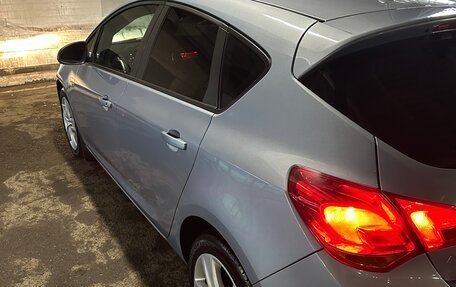 Opel Astra J, 2011 год, 700 000 рублей, 3 фотография