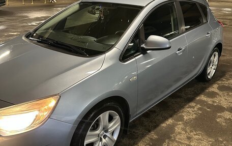 Opel Astra J, 2011 год, 700 000 рублей, 2 фотография